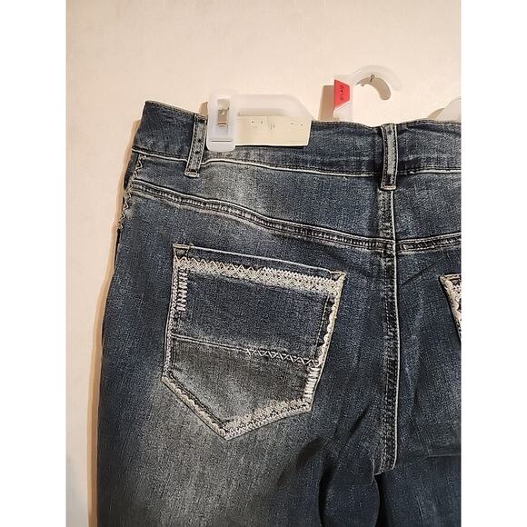 Maurices Skinny Boyfriend Jeans Denim Flex sz 14 Ultimate Comfort Embroidered - Picture 9 of 10